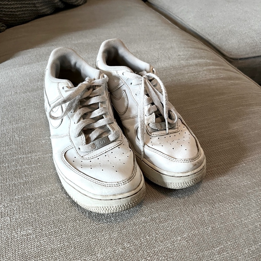 Used youth Air Force ones - Picture 3 of 6